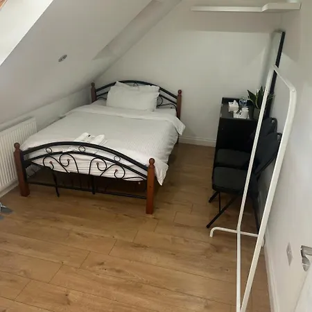 Homestay Tran London Exterior photo