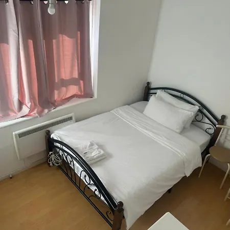 Homestay Tran London Exterior photo